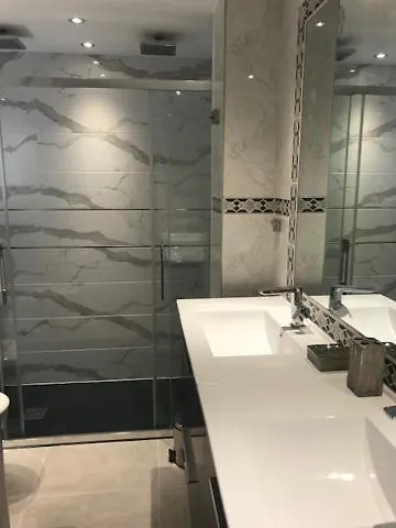 Penthouse A6 Parque La Carolina/Carolina Park Apartment Marbella